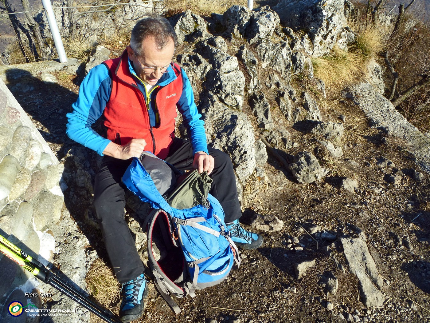 26 Alla croce della Filaressa (1134 m)...merenda.JPG